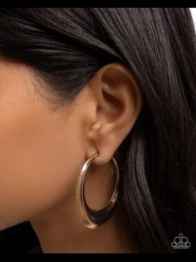Sculpted Gold Hoop Earrings - Timeless Curved Design